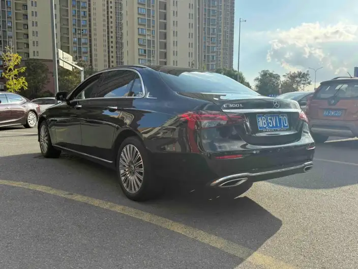 Mercedes-Benz E-Class 2023 Model E 260 L sedan – фото 5