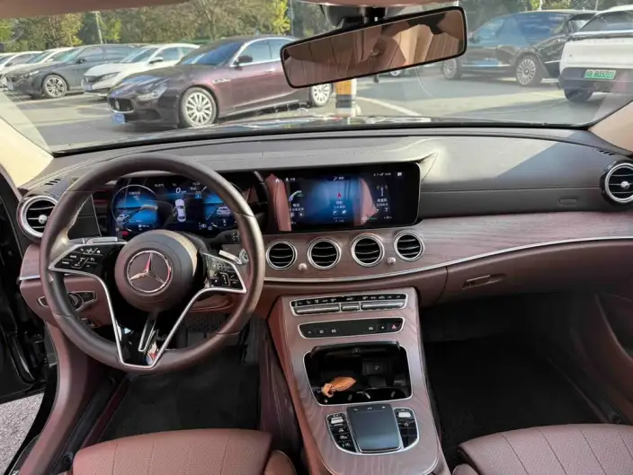 Mercedes-Benz E-Class 2023 Model E 260 L sedan – фото 8