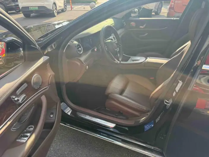 Mercedes-Benz E-Class 2023 Model E 260 L sedan – фото 9