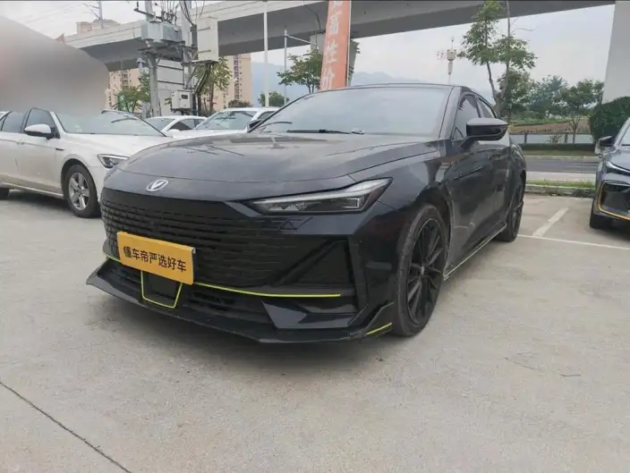 Changan UNI-V 2022 Model 1.5T Sports Edition – фото 1