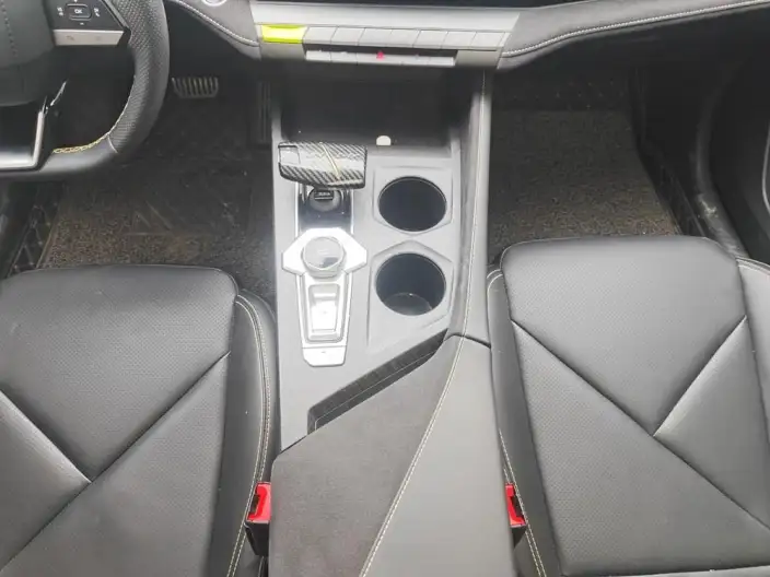 Changan UNI-V 2022 Model 1.5T Sports Edition – фото 5