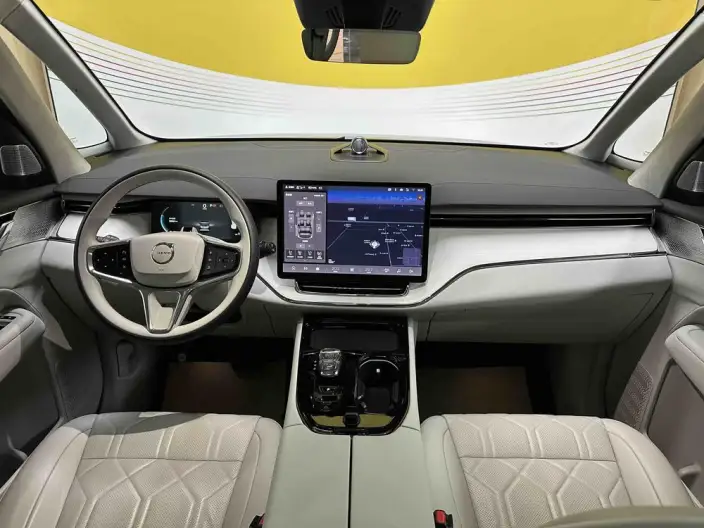 Volvo EM90 2025 Model Ultra VI seat – фото 8