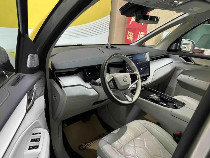 Volvo EM90 2025 Model Ultra VI seat – фото 10