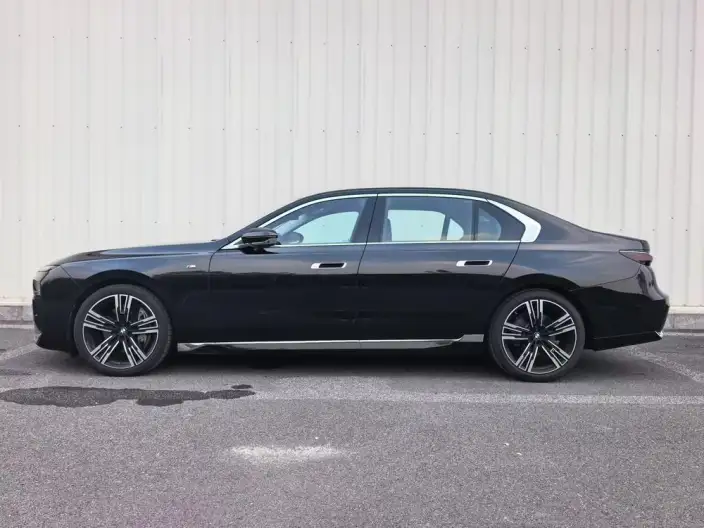BMW 7 Series 2023 Model 740Li Leading Model M Sports Set – фото 4