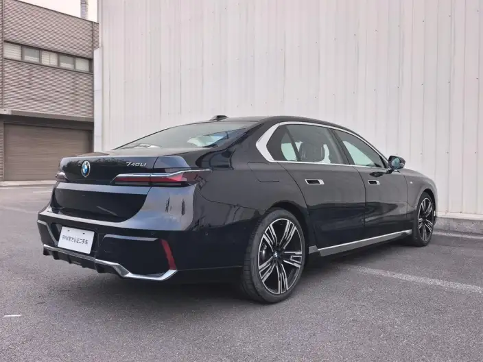 BMW 7 Series 2023 Model 740Li Leading Model M Sports Set – фото 7