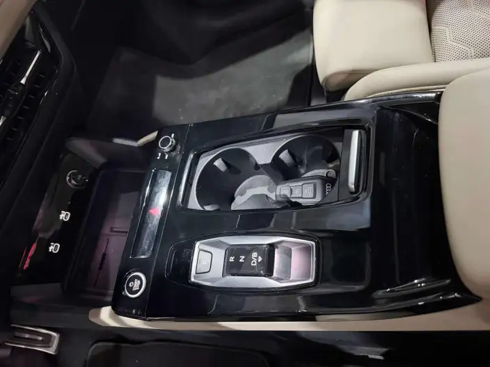 AUDI Q6L e-tron 2026 Model First Edition Pilot Edition – фото 10