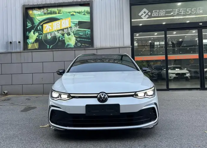 Volkswagen Golf 2023 Model 280TSI DSG R-Line 20th Anniversary Memorial – фото 2