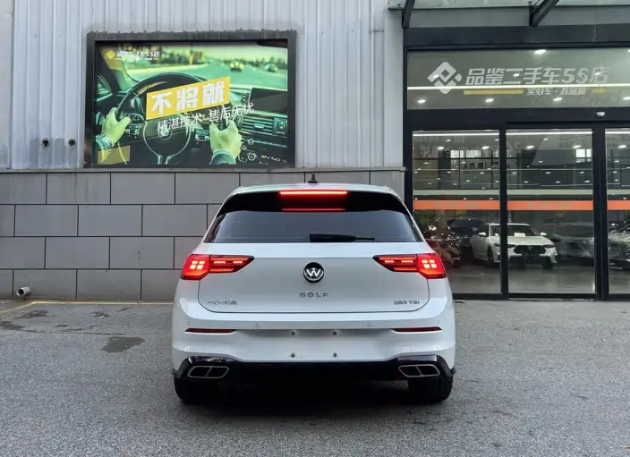 Volkswagen Golf 2023 Model 280TSI DSG R-Line 20th Anniversary Memorial – фото 4