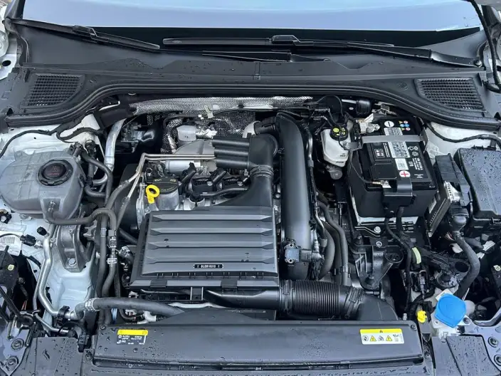 Volkswagen Golf 2023 Model 280TSI DSG R-Line 20th Anniversary Memorial – фото 7