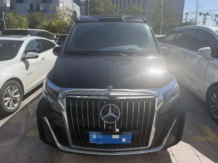 Viano 2023 Model 2.0T Elite Edition 7 seat – фото 2