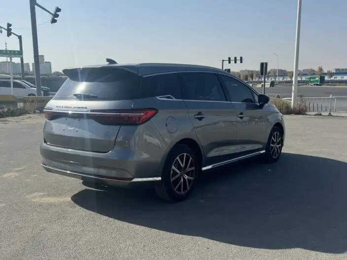 BYD Song MAX DM 2022 Model DM-i 105KM Executive Edition – фото 6
