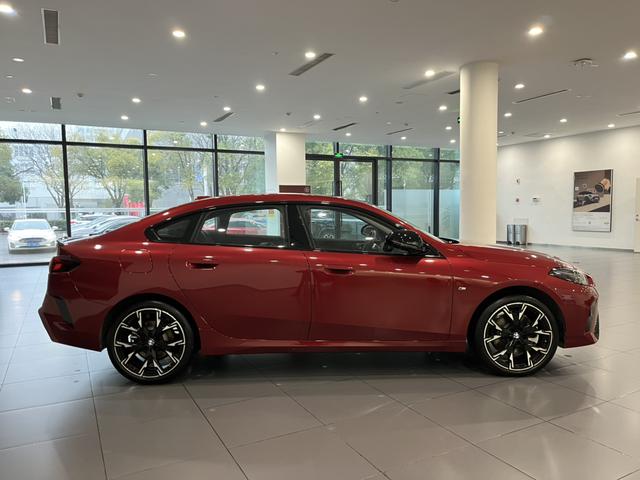 BMW 2 Series Модель 2025 года **225L M Sport Package** Комплектация M Sport – фото 4