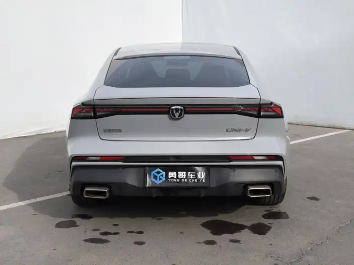 Changan UNI-V 2024 Model 1.5T Exclusive Model – фото 5