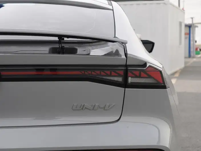Changan UNI-V 2024 Model 1.5T Exclusive Model – фото 8