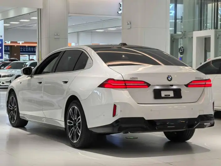 BMW 5 Series 2024 Model 525Li M Sports Set – фото 4