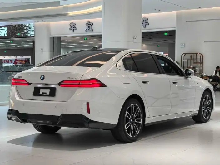 BMW 5 Series 2024 Model 525Li M Sports Set – фото 6