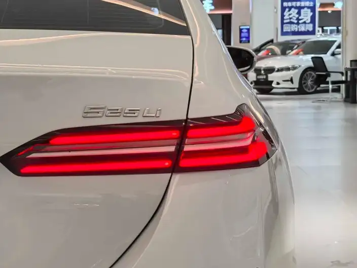 BMW 5 Series 2024 Model 525Li M Sports Set – фото 8
