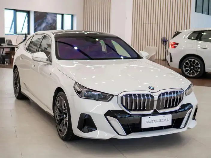 BMW 5 Series 2025 Model 530Li Exclusive Model M Sports Set – фото 3