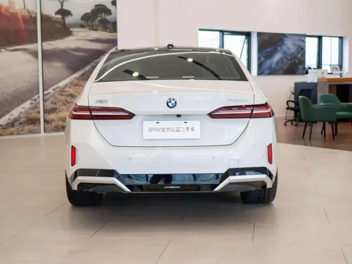 BMW 5 Series 2025 Model 530Li Exclusive Model M Sports Set – фото 6