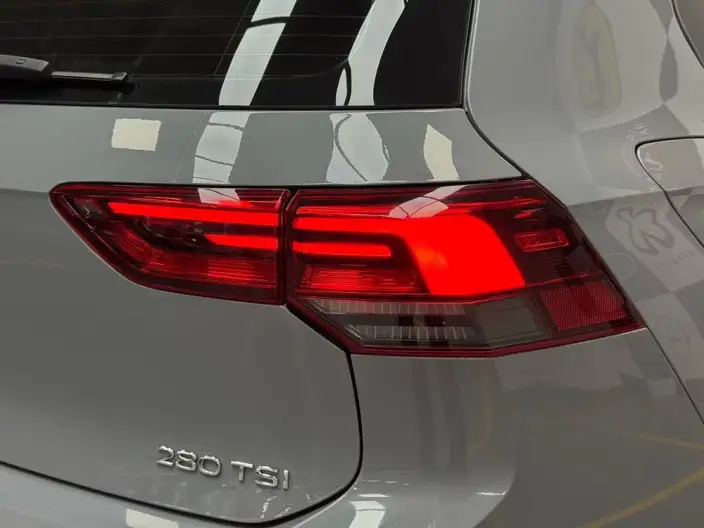 Volkswagen Golf 2023 Model 280TSI DSG Pro – фото 8
