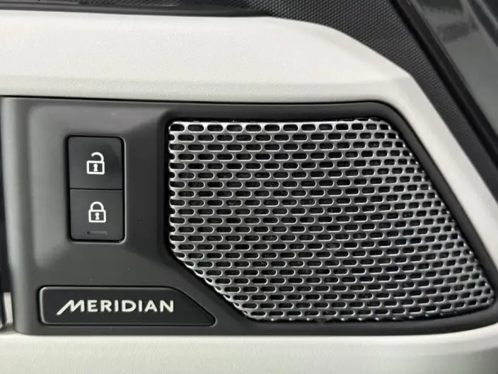 Land Rover Defender 2023 Model 110 3.0T P400 X-Dynamic HSE – фото 9