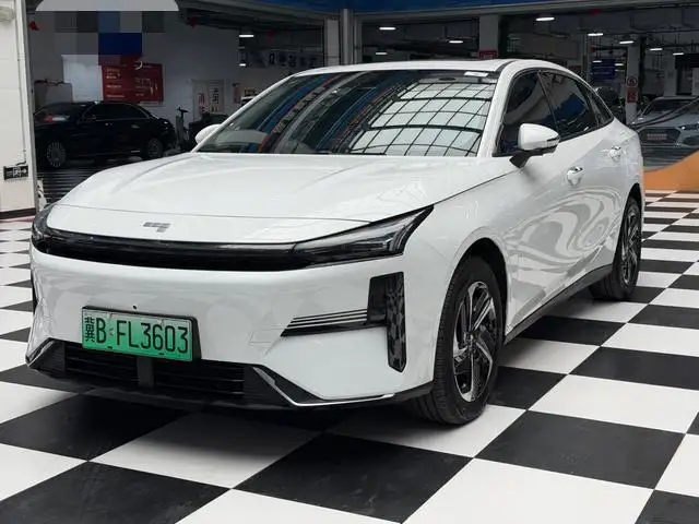 Geely Galaxy L6 2025 Model 1.5 EM-i DHT 140KM Tiggo + Edition
