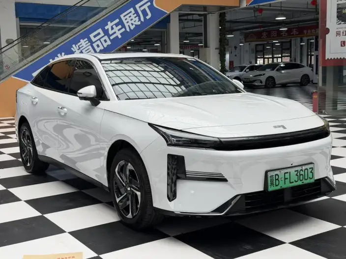 Geely Galaxy L6 2025 Model 1.5 EM-i DHT 140KM Tiggo + Edition