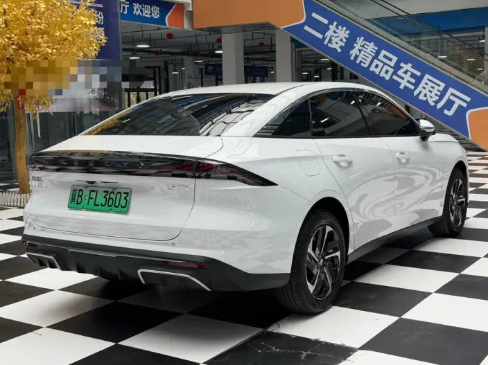 Geely Galaxy L6 2025 Model 1.5 EM-i DHT 140KM Tiggo + Edition – фото 6