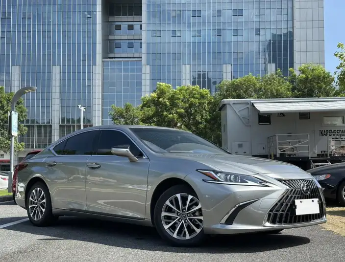 Lexus ES 2022 Model 200 Superior Edition – фото 3