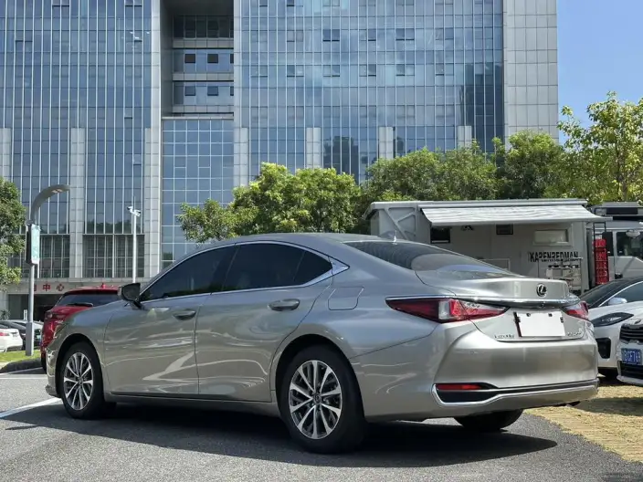Lexus ES 2022 Model 200 Superior Edition – фото 4