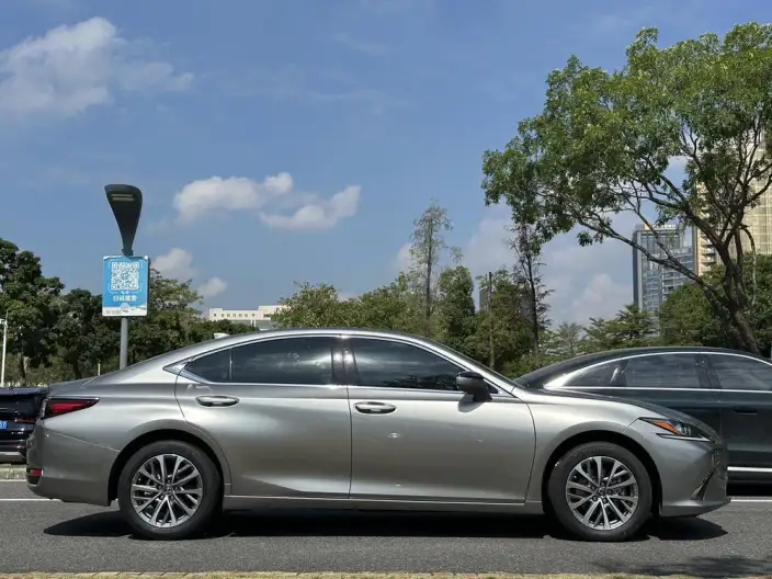 Lexus ES 2022 Model 200 Superior Edition – фото 7