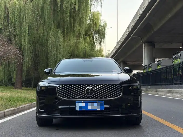 Volvo S90 2024 Model B5 Smart Range Deluxe Edition – фото 2