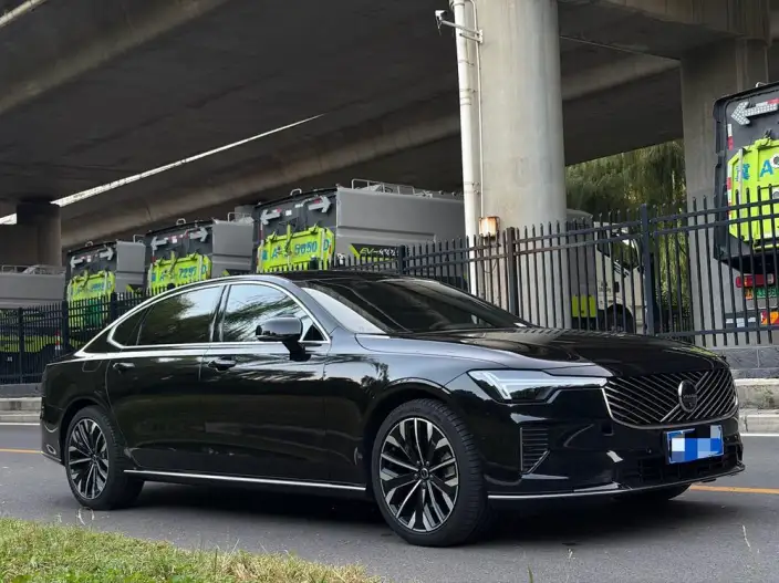 Volvo S90 2024 Model B5 Smart Range Deluxe Edition – фото 3