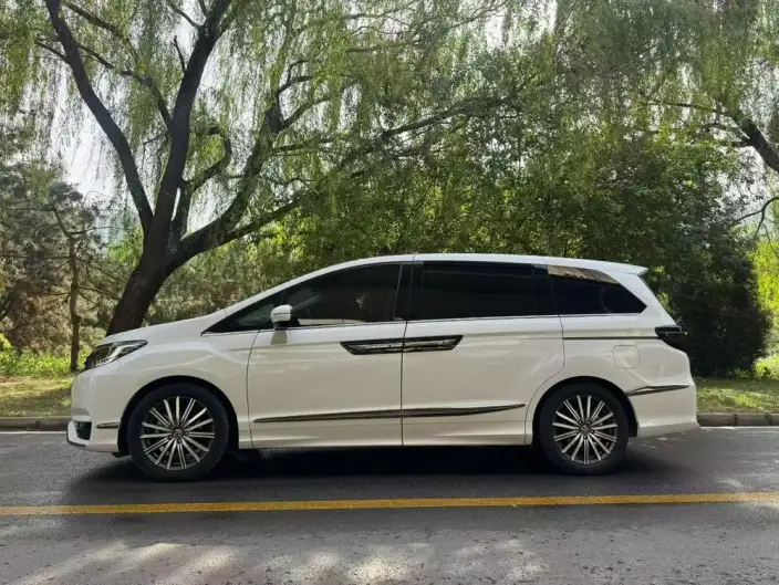 Honda Elysion 2022 Model 2.0L Hybrid Deluxe Edition – фото 3