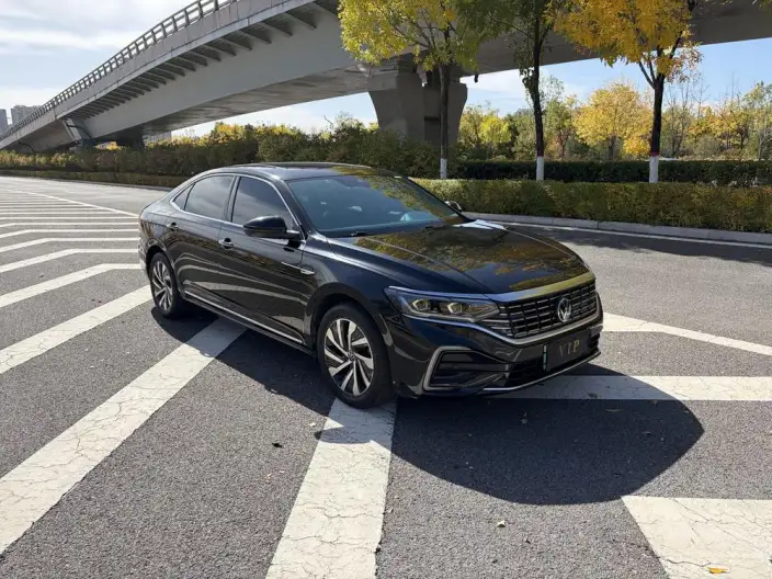 Volkswagen Passat PHEV 2023 Model 430PHEV Hybrid Deluxe Edition – фото 3