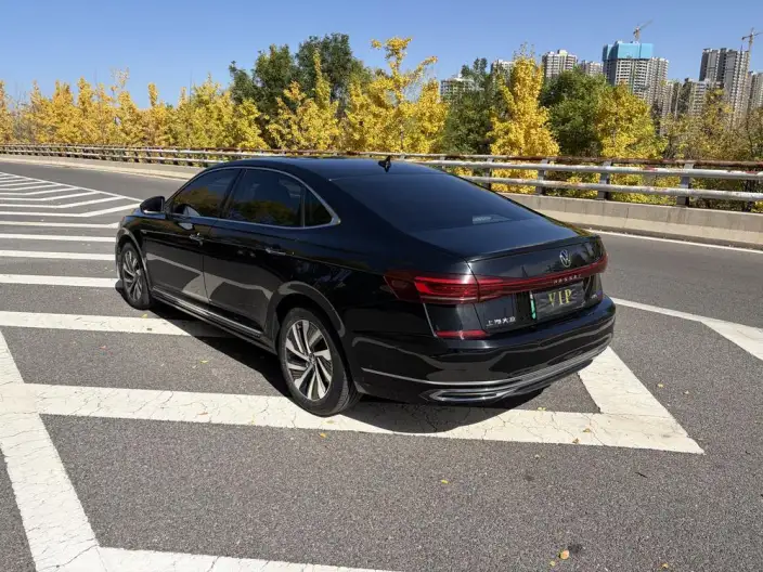 Volkswagen Passat PHEV 2023 Model 430PHEV Hybrid Deluxe Edition – фото 4