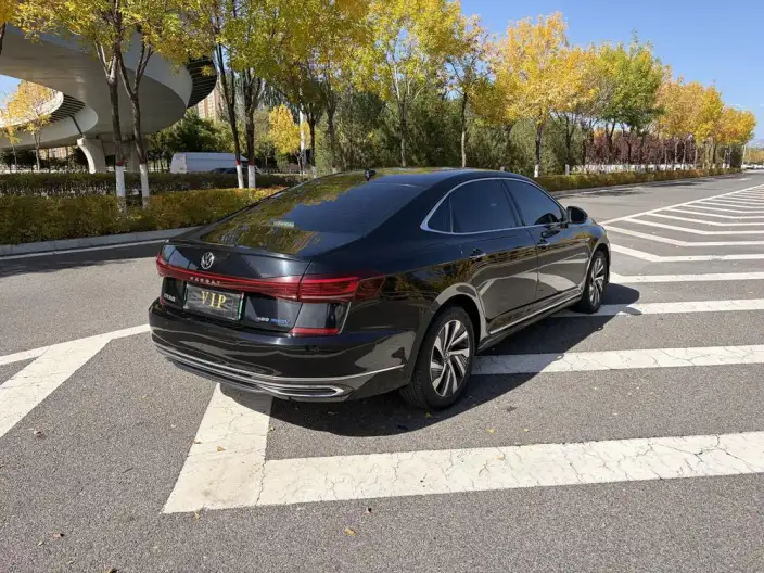 Volkswagen Passat PHEV 2023 Model 430PHEV Hybrid Deluxe Edition – фото 6