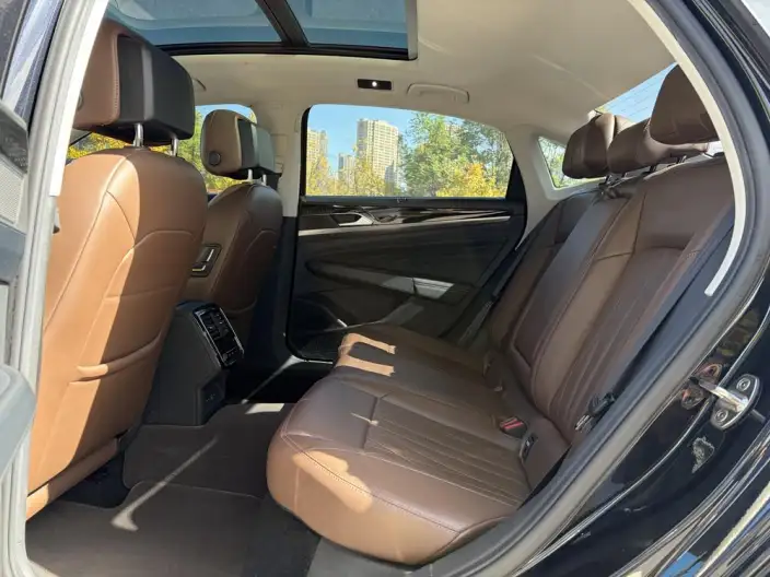Volkswagen Passat PHEV 2023 Model 430PHEV Hybrid Deluxe Edition – фото 9