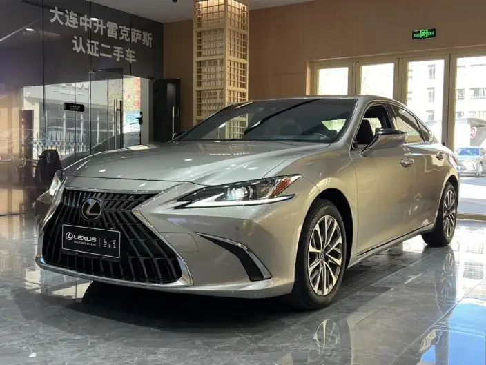 Lexus ES 2021 Model 200 Superior Edition
