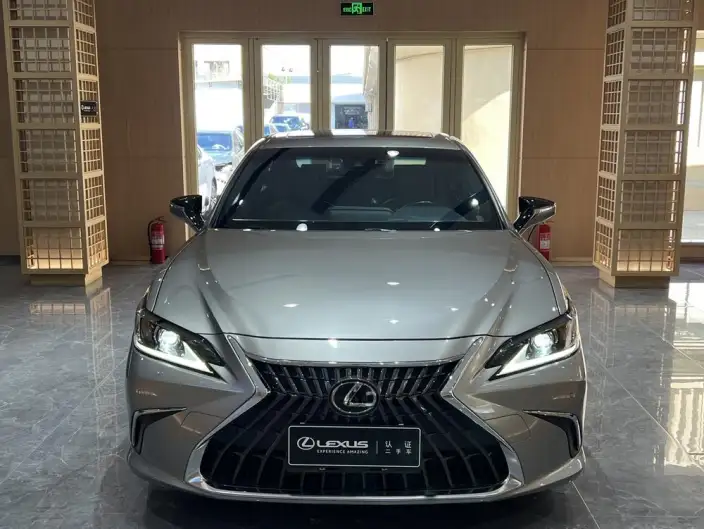 Lexus ES 2021 Model 200 Superior Edition