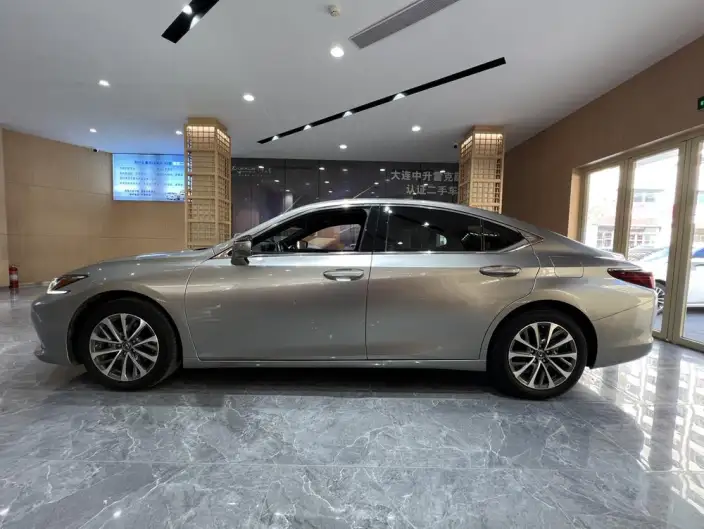 Lexus ES 2021 Model 200 Superior Edition