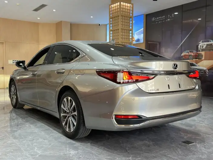 Lexus ES 2021 Model 200 Superior Edition