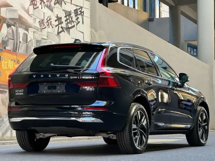 Volvo XC60 2026 Model B5 4WD Smart Range Deluxe Edition – фото 5