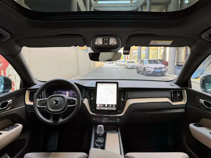 Volvo XC60 2026 Model B5 4WD Smart Range Deluxe Edition – фото 9