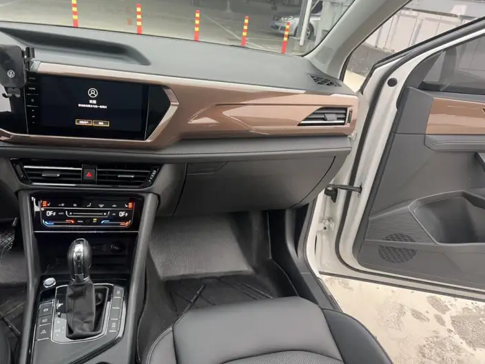 Volkswagen Tharu 2022 Model 280TSI 2WD Deluxe Edition – фото 9