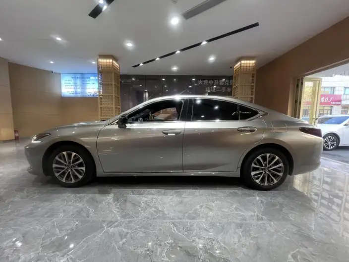Lexus ES 2022 Model 200 Superior Edition