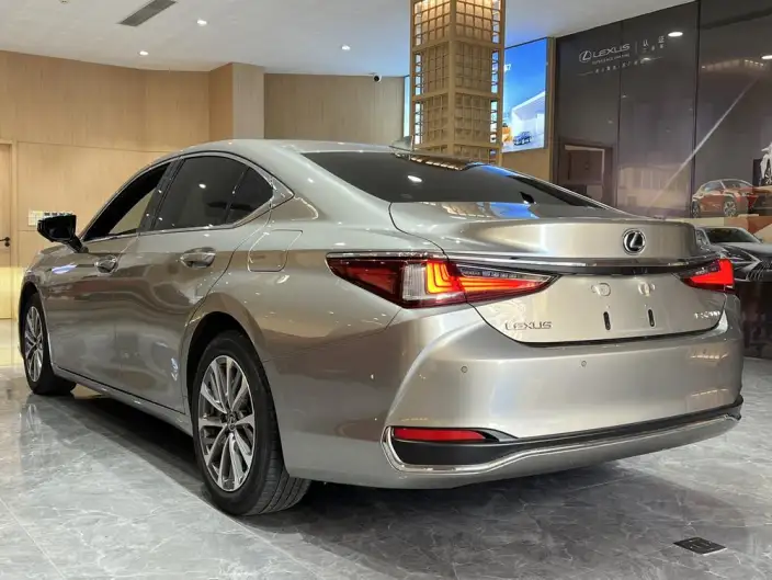 Lexus ES 2022 Model 200 Superior Edition