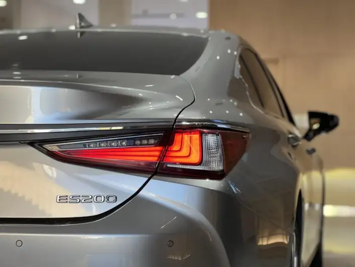 Lexus ES 2022 Model 200 Superior Edition – фото 7
