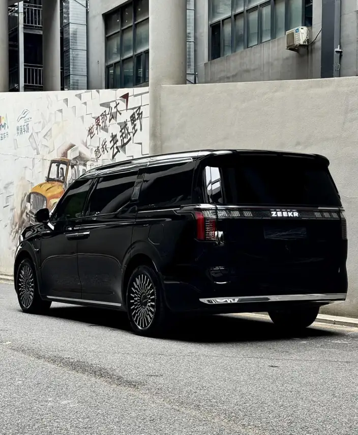 ZEEKR 009 2024 Model VI seat Executive Edition 4WD 108kWh