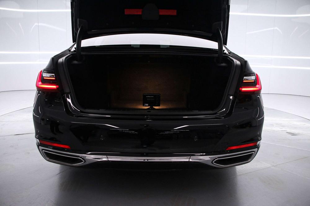 BMW 7 Series Модель 2019 года 730Li Luxury Set – фото 17